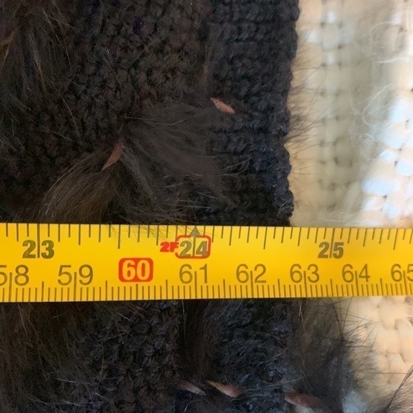 π
Ίπππ Doncaster black merino wool, silk, cashmere sweater with rabbit fur trim - Picture 8 of 10